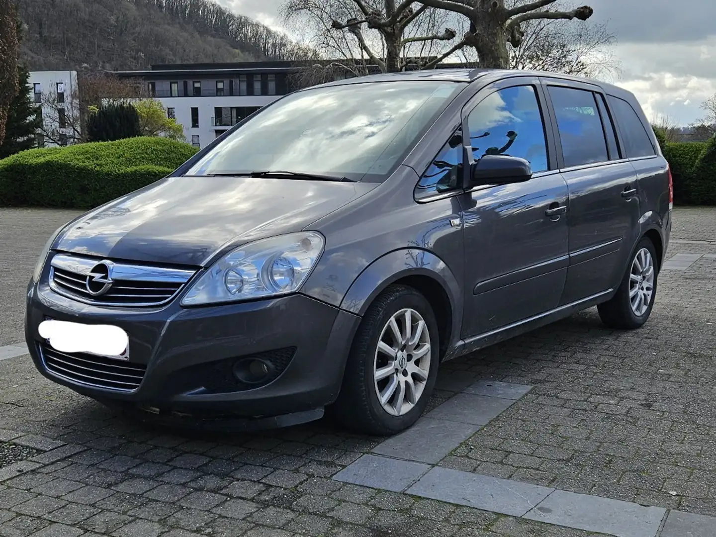 Opel Zafira 1.9CDTi Energy Zwart - 1