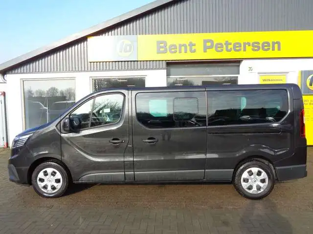 Renault Trafic L2H1 3,0t (9 Sitze) Life mit 2 Schiebetüren