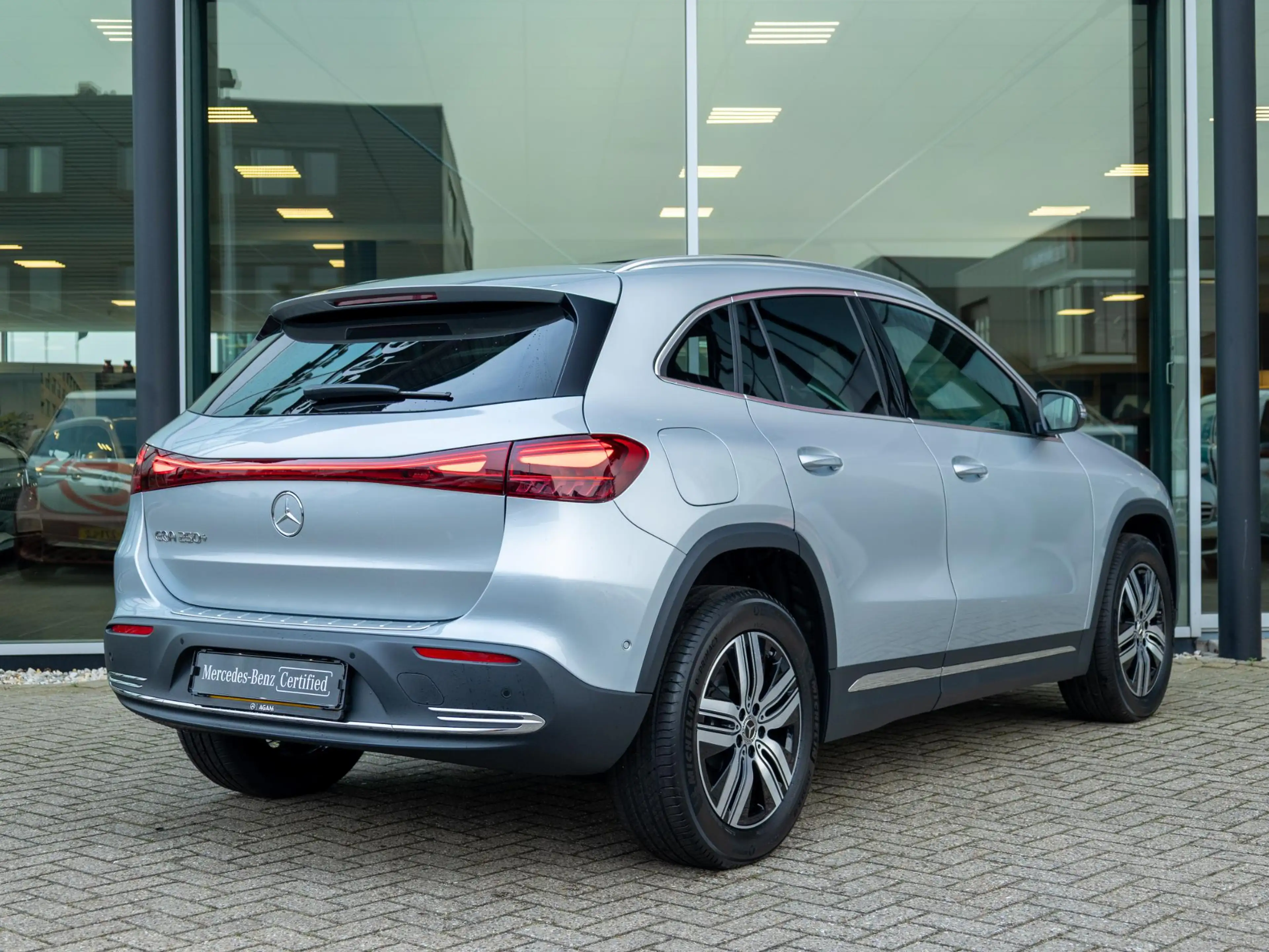 Mercedes-Benz EQA 250 250+ Business Line Panorama dak — photo 2