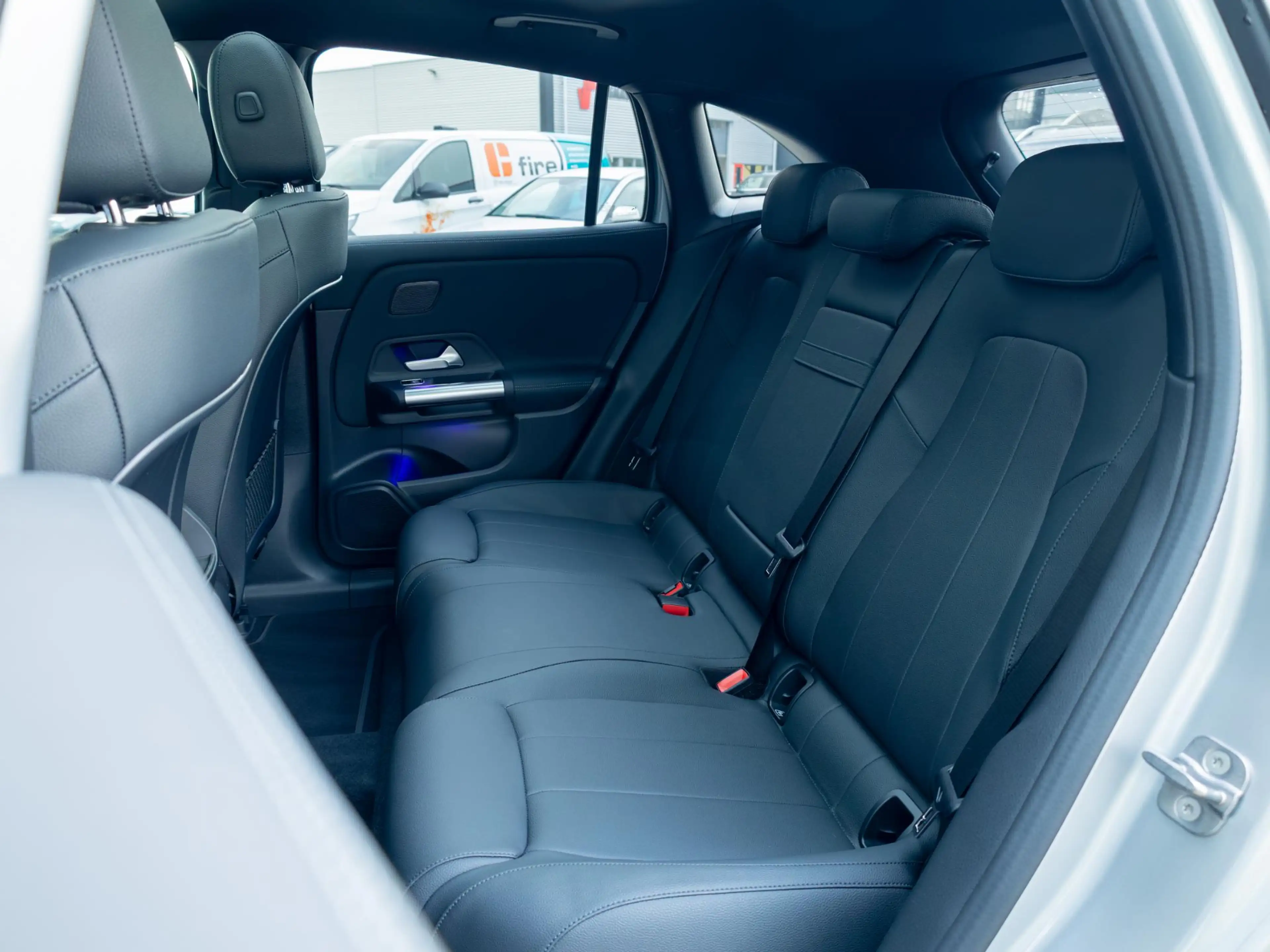 Mercedes-Benz EQA 250 250+ Business Line Panorama dak — photo 8