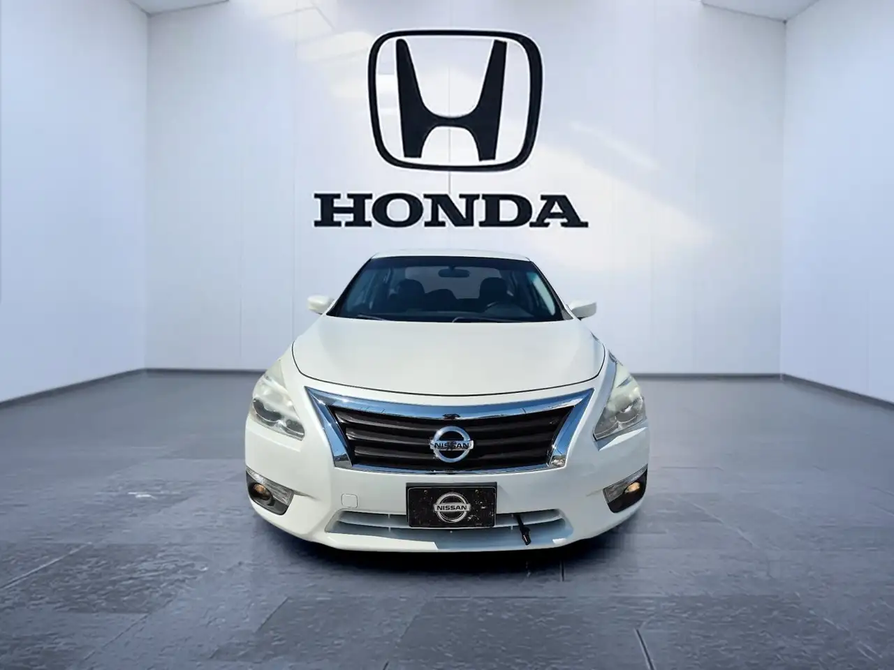 Nissan Altima снимка Nissan Altima