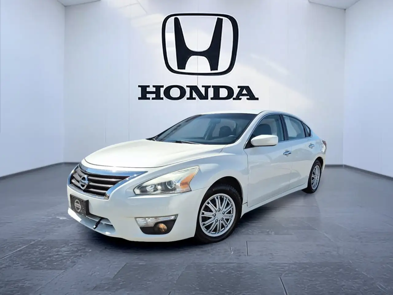 Nissan Altima снимка Nissan Altima