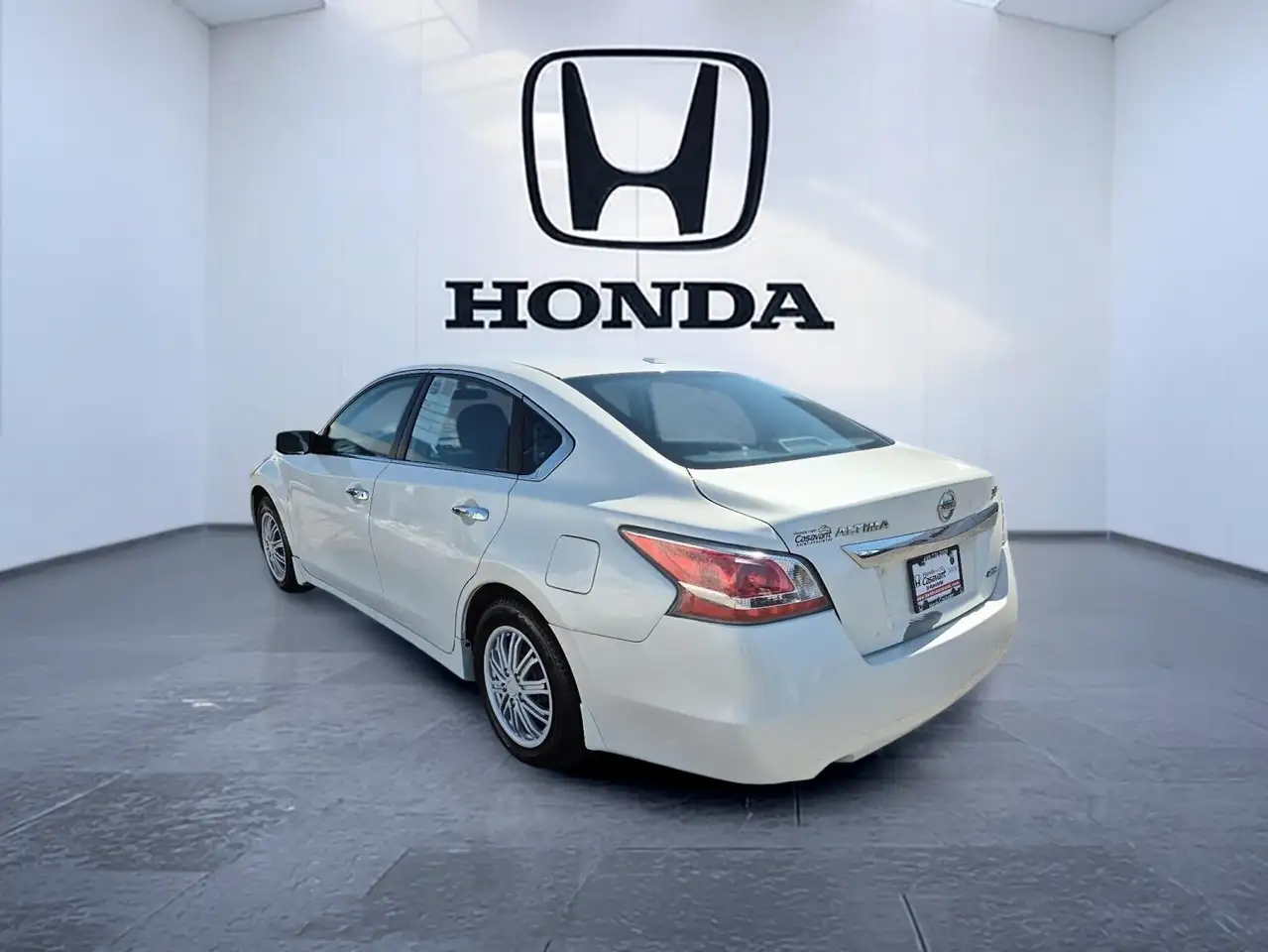Nissan Altima снимка Nissan Altima