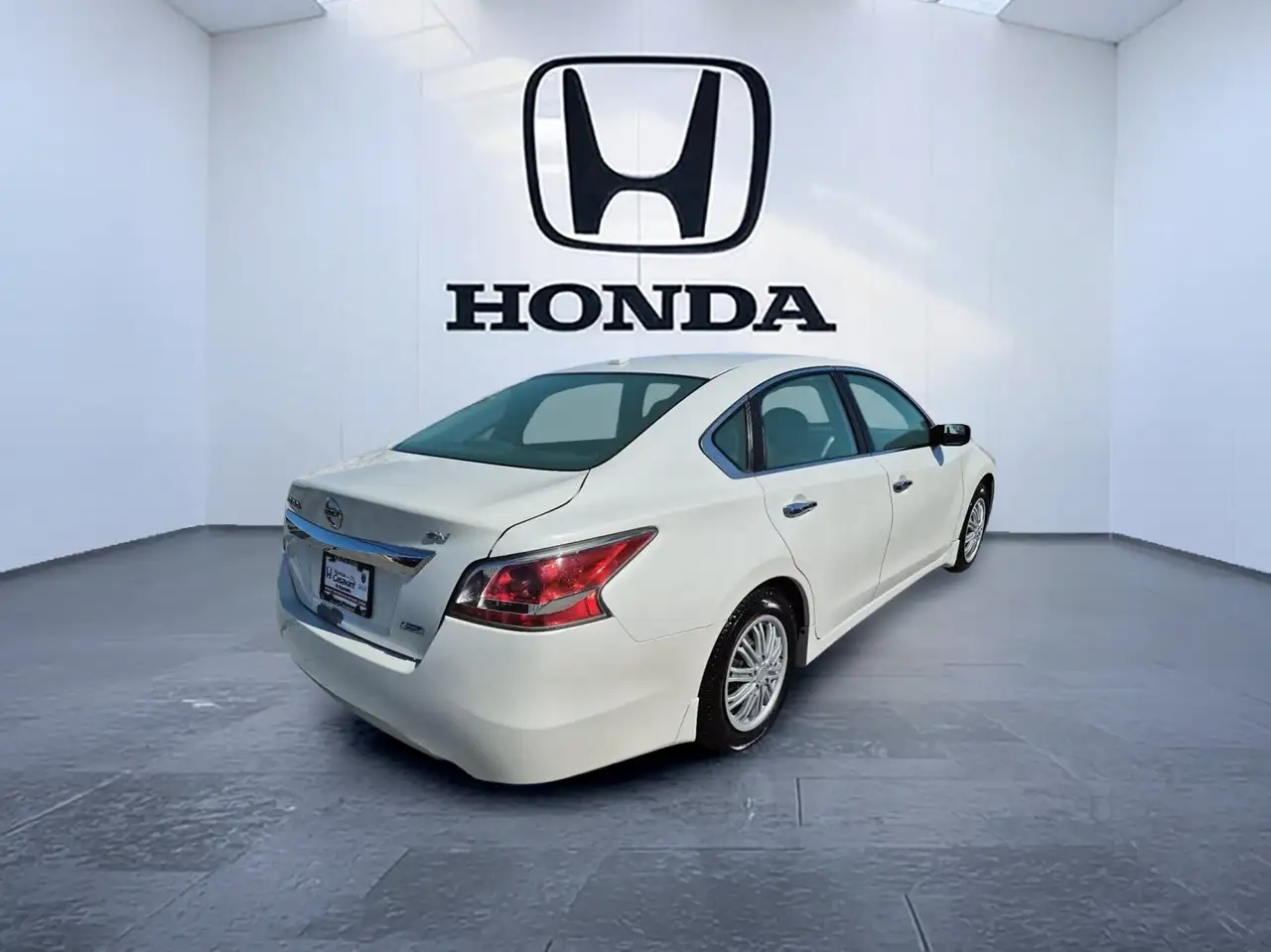 Nissan Altima снимка Nissan Altima