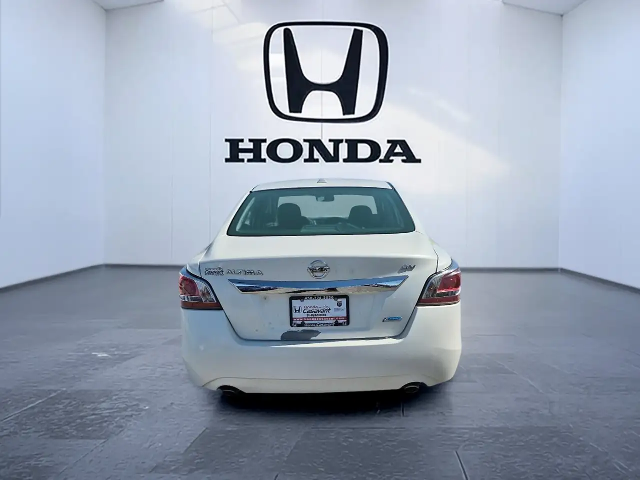 Nissan Altima снимка Nissan Altima