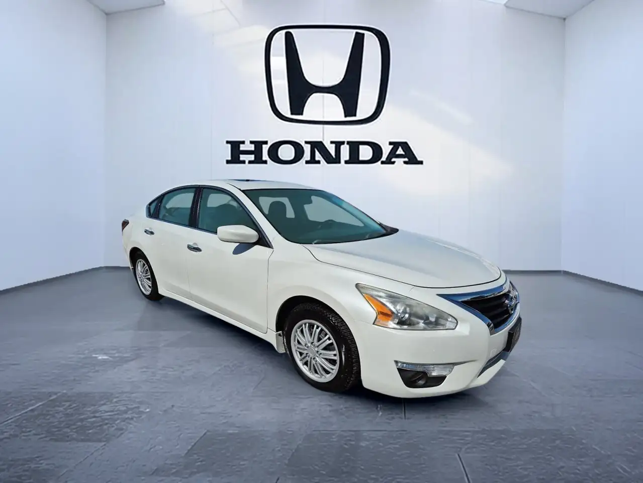 Nissan Altima снимка Nissan Altima