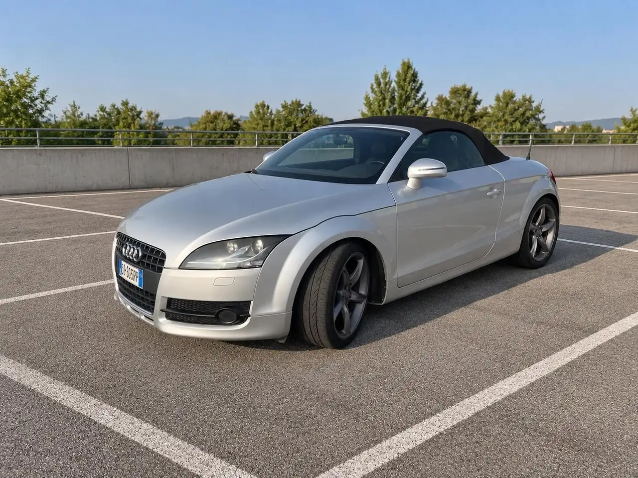 Audi TT TT Roadster 2.0 TFSI — photo 1 of 8