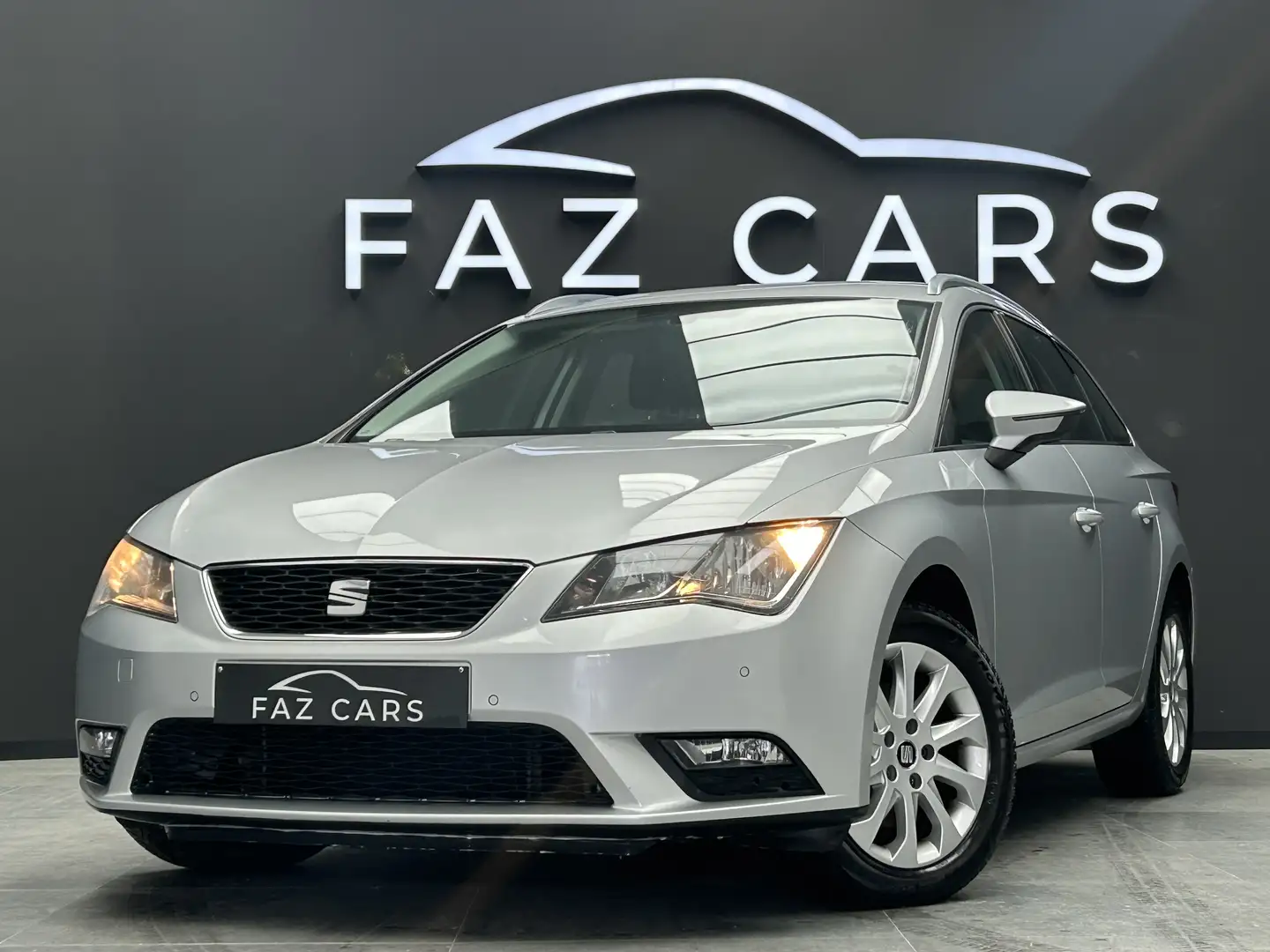 SEAT Leon * Réservé * Gris - 1