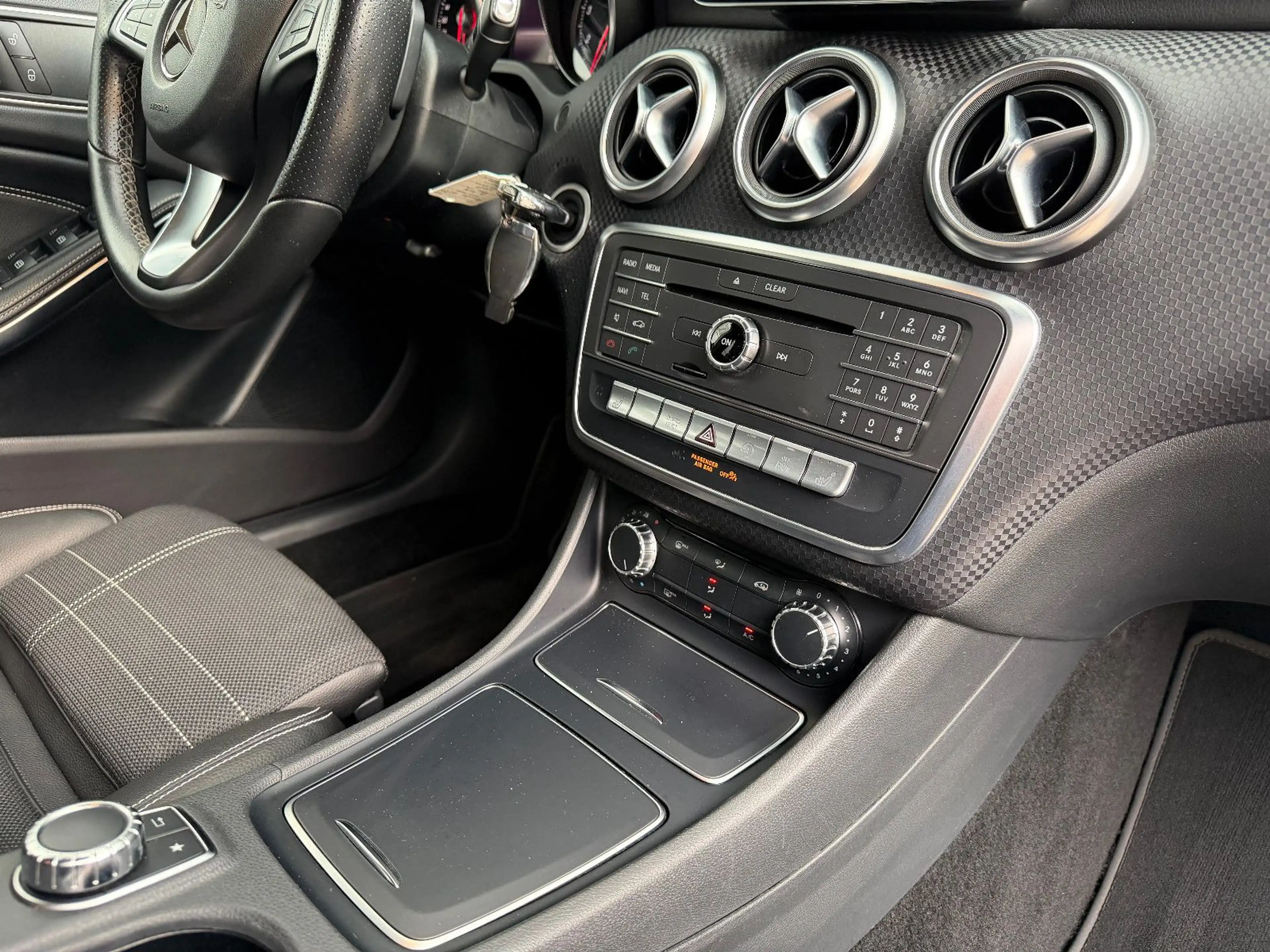 Mercedes-Benz A 220 4Matic Urban — photo 15