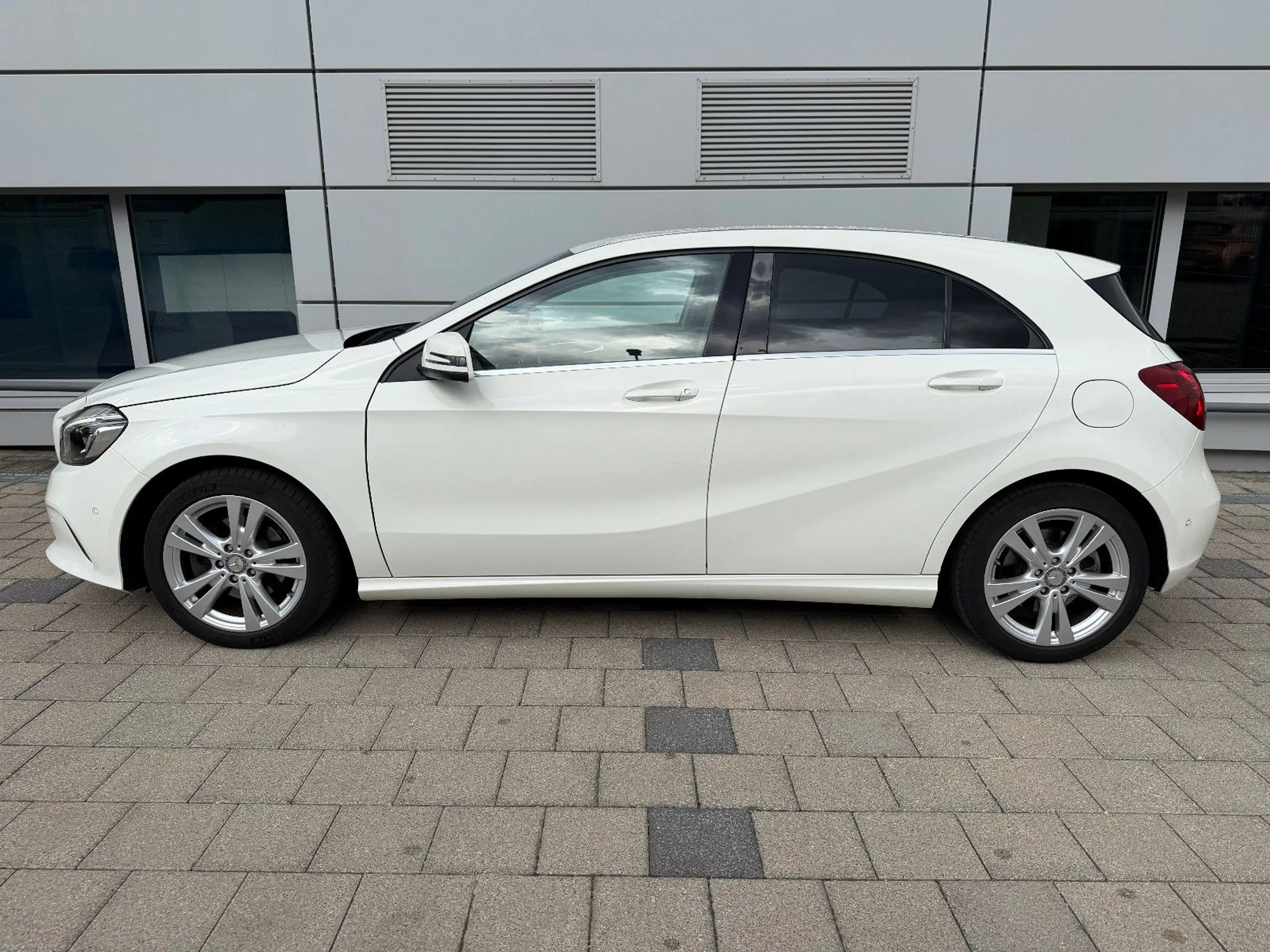 Mercedes-Benz A 220 4Matic Urban — photo 3