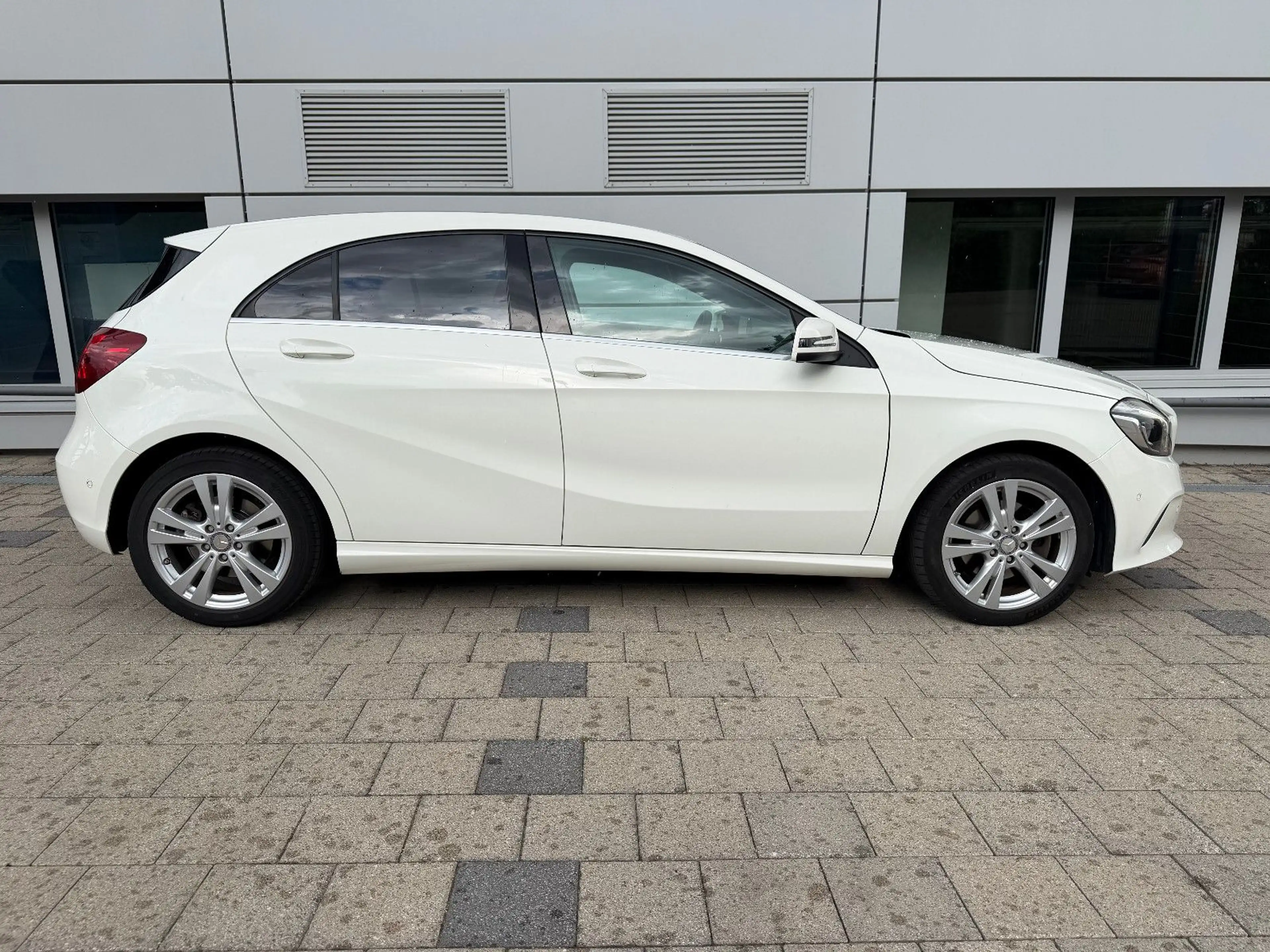 Mercedes-Benz A 220 4Matic Urban — photo 7