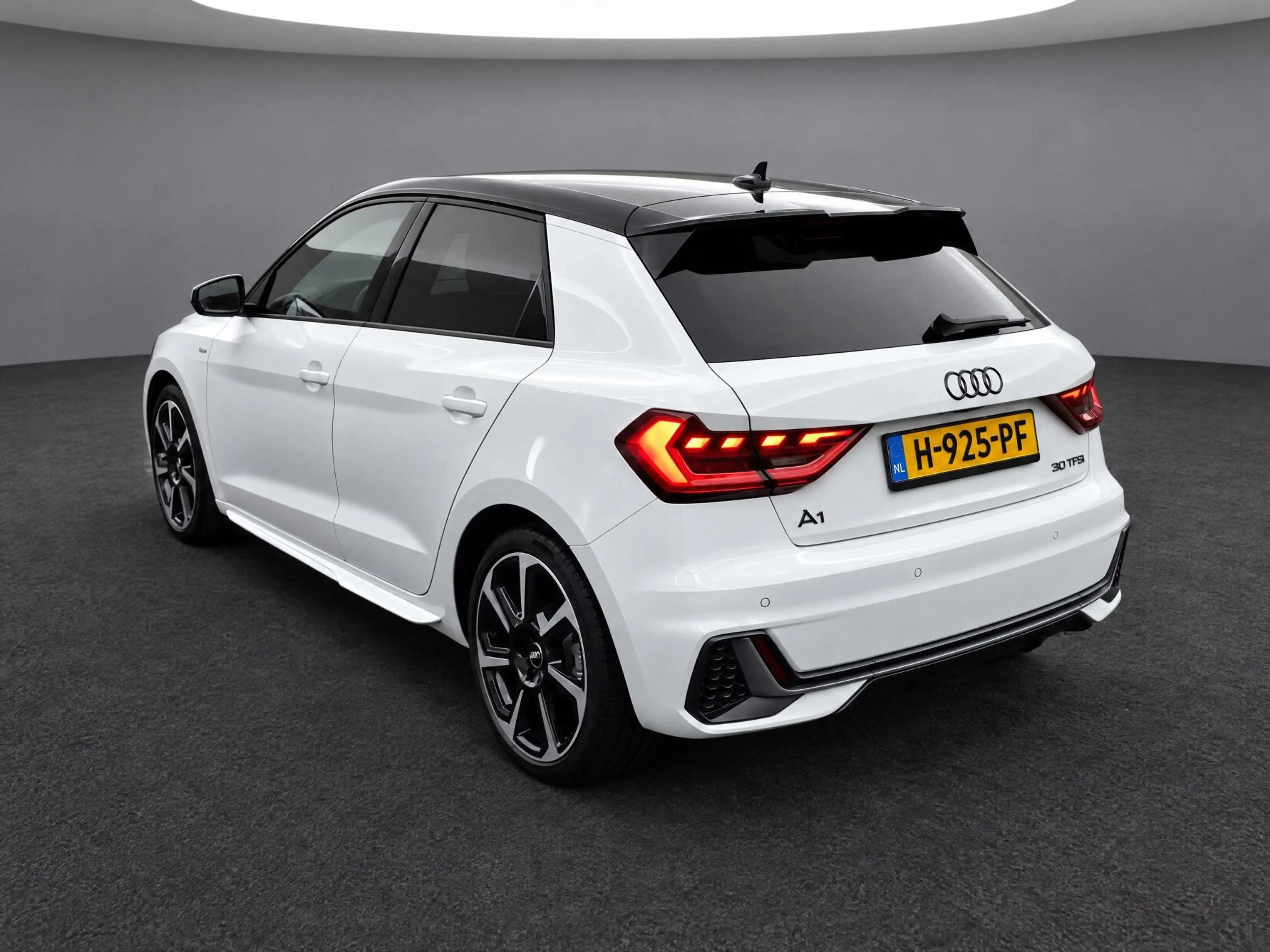 Audi A1 Sportback 30 TFSI S Line edition one | Navigatie F — photo 3