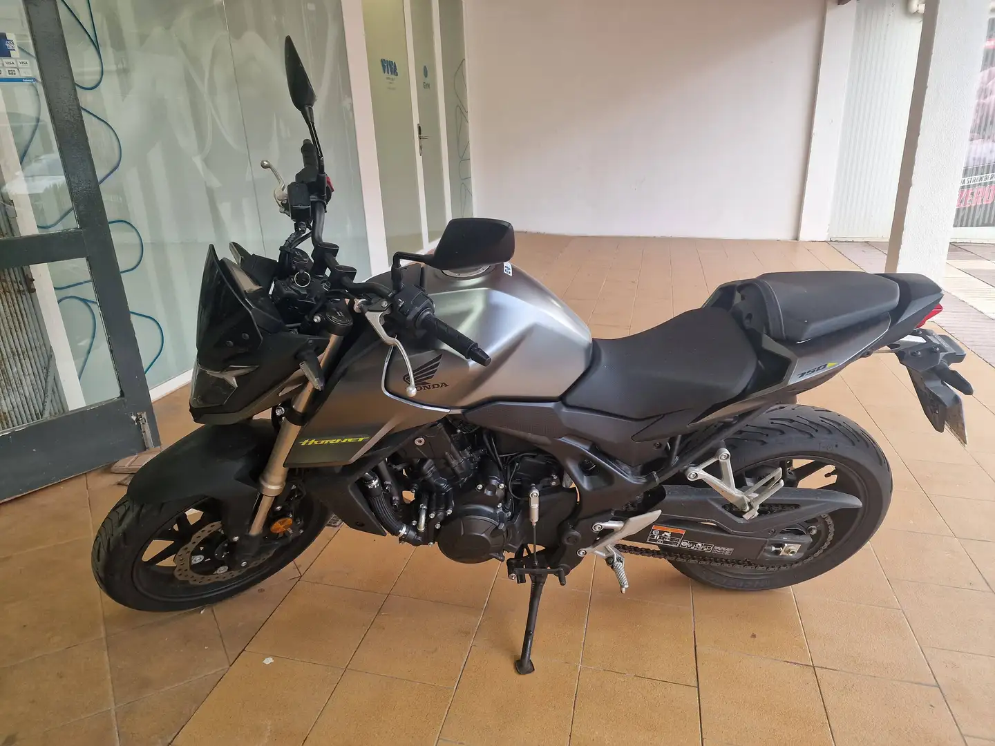 Honda CB 750 Hornet Plateado - 2