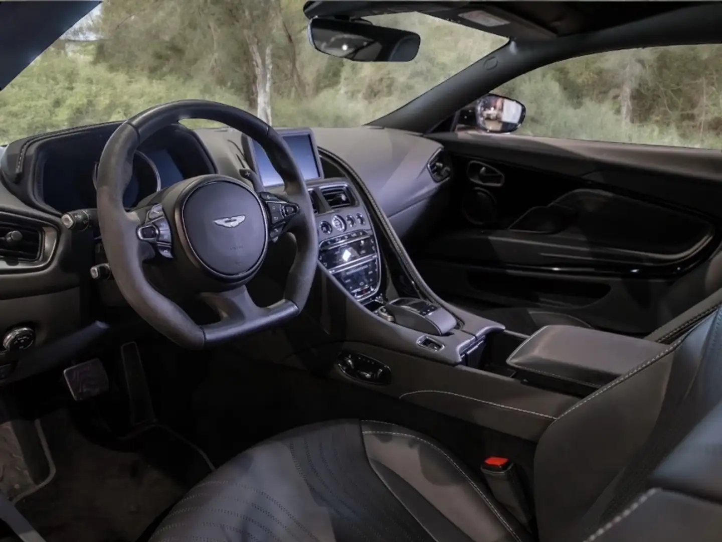 Aston Martin DB11 Deportivo Automático de 2 Puertas Gris - 2