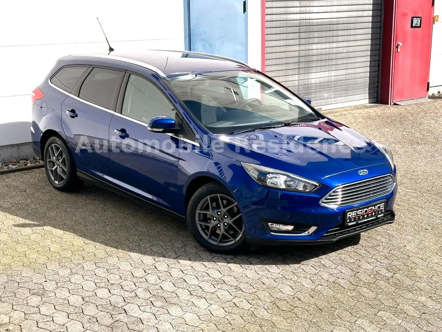 Ford Focus Turnier Titanium 1.5*NAVI*SHZ*PDC*MFL*TEMP Blau - 1