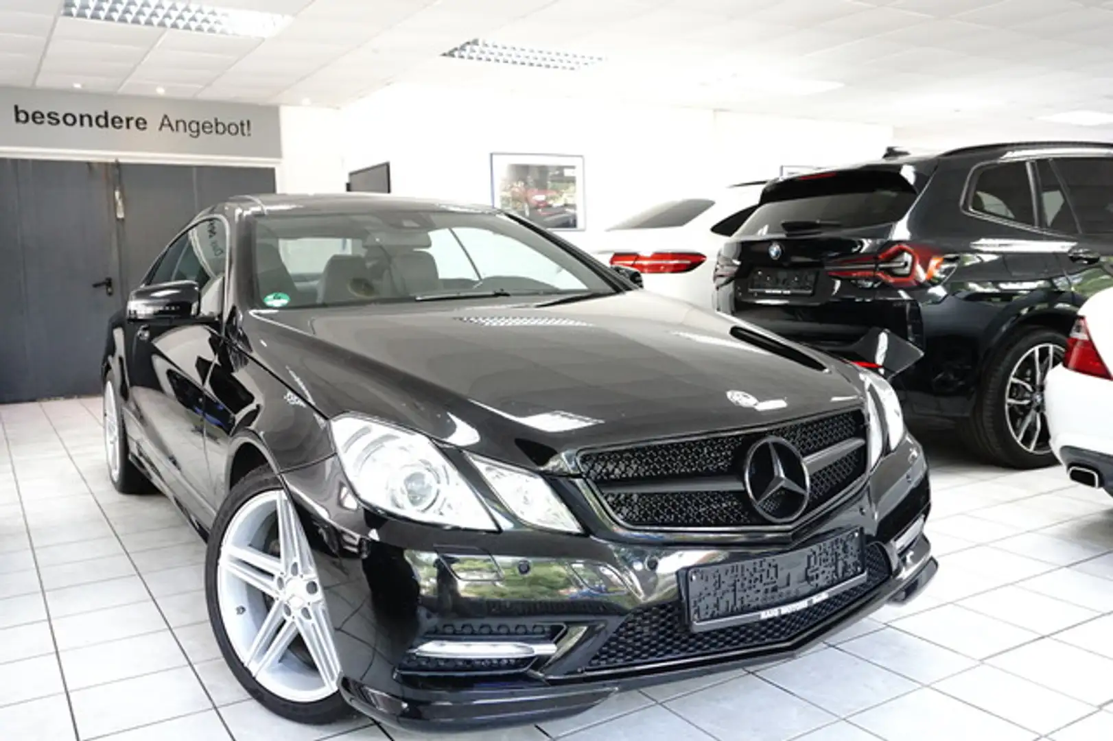 Mercedes-Benz E 350 CDI BE AMG Sport KAMERA LEDER PANORAMA 2.H Schwarz - 1