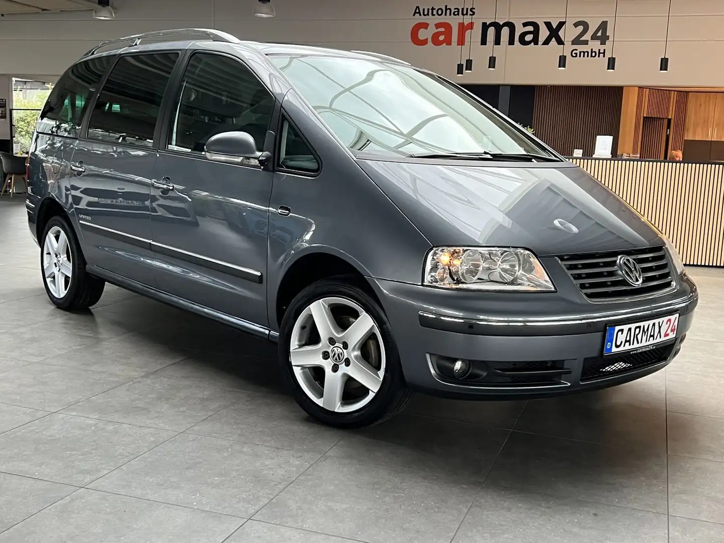 Volkswagen Sharan 2.0 United Panorama Navi PDC SHZ Grijs - 1