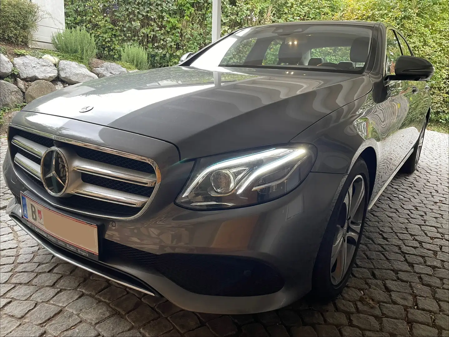 Mercedes-Benz E 220 E 220 d 4MATIC Avantgarde Aut. Avantgarde Grau - 2