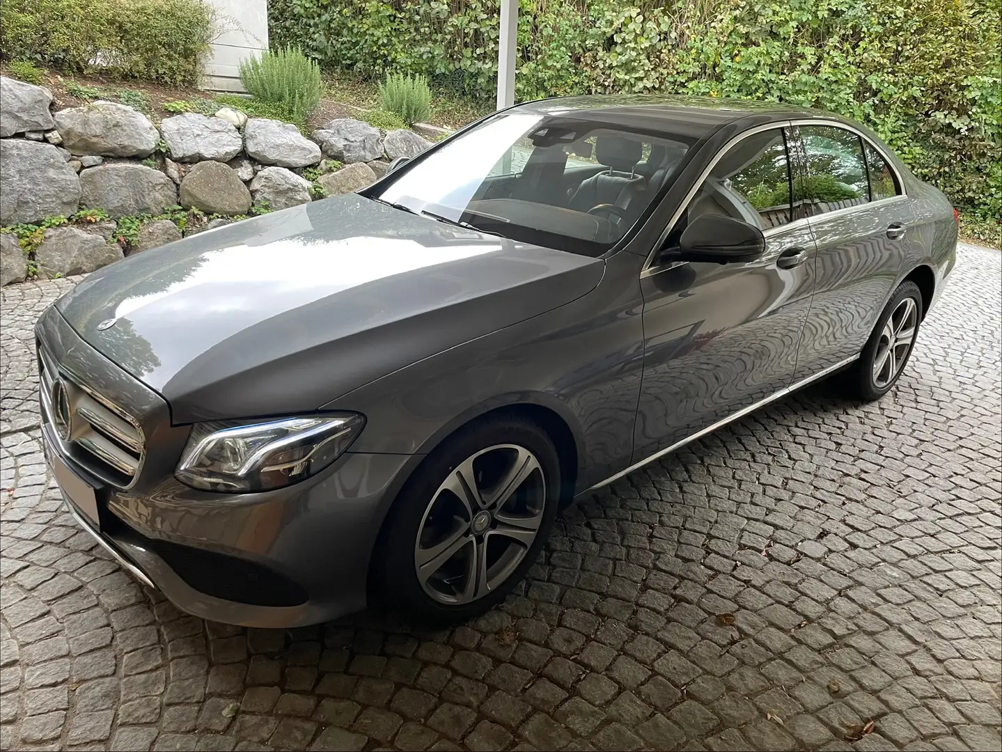 Mercedes-Benz E 220 E 220 d 4MATIC Avantgarde Aut. Avantgarde Grau - 1