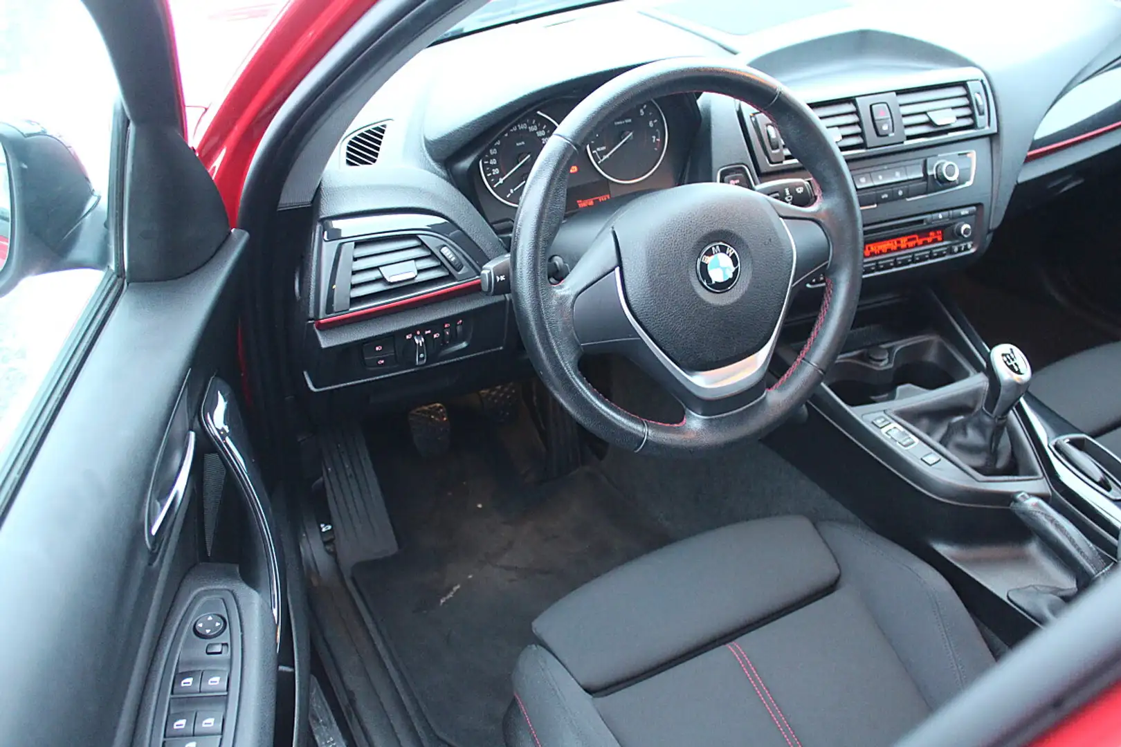 BMW 116 i Sport Line PDC,Klima,Regen-Lichtsenor... Rot - 2