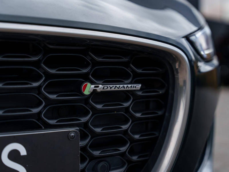 Jaguar F-Type Coupe 2.0 i4 P300 R-Dynamic - British Racing Green - Panodak - Siena Tan Leder - Meridian 600W - Camera - — photo 7