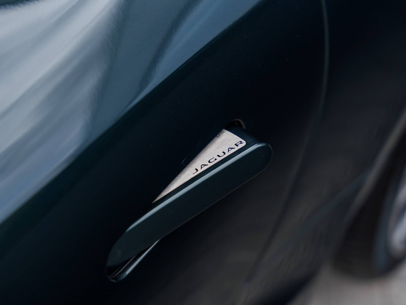 Jaguar F-Type Coupe 2.0 i4 P300 R-Dynamic - British Racing Green - Panodak - Siena Tan Leder - Meridian 600W - Camera - — photo 8