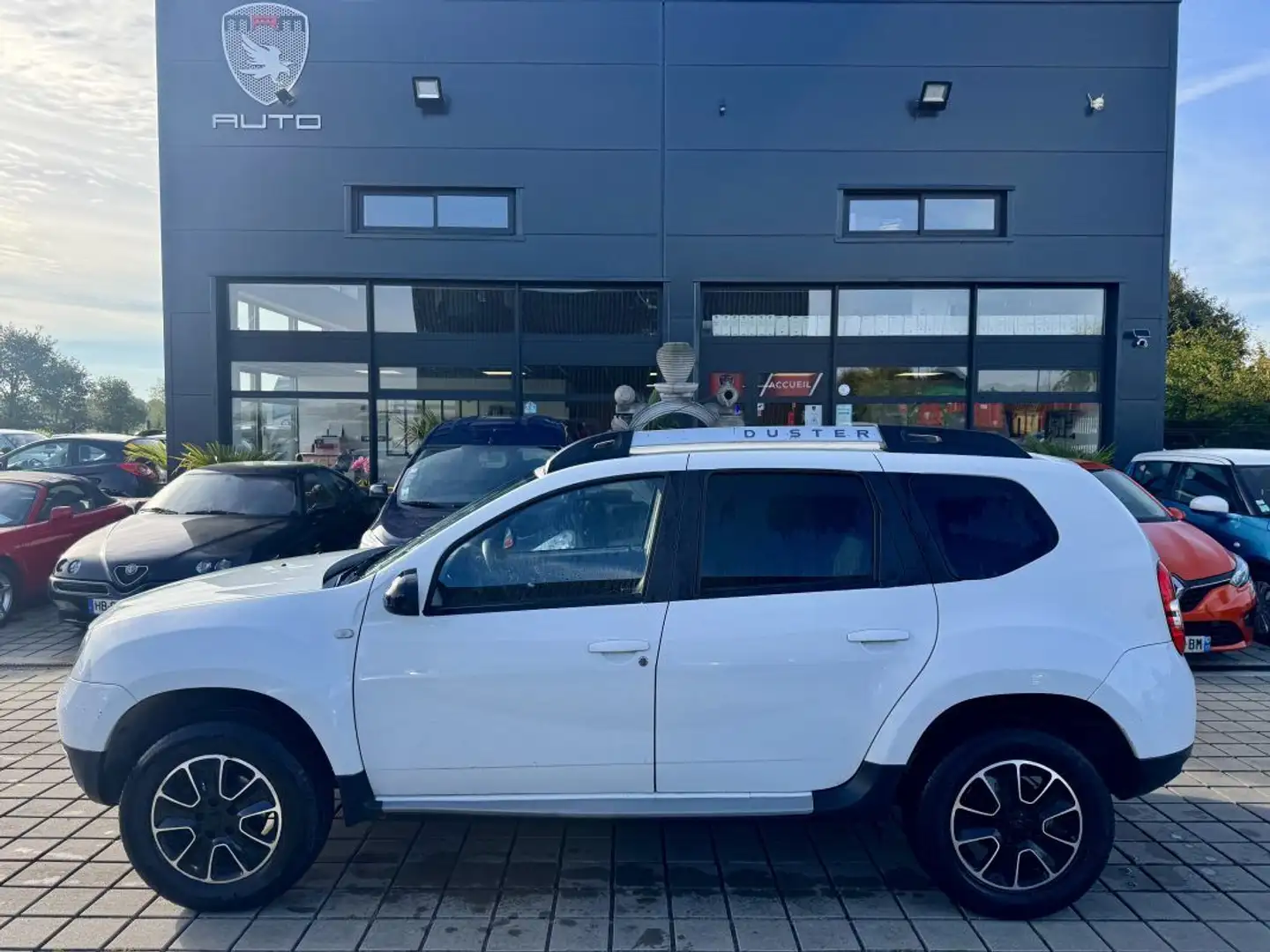 Dacia Duster 1.2 TCe 125ch Black Touch 2017 4X2 Blanc - 1