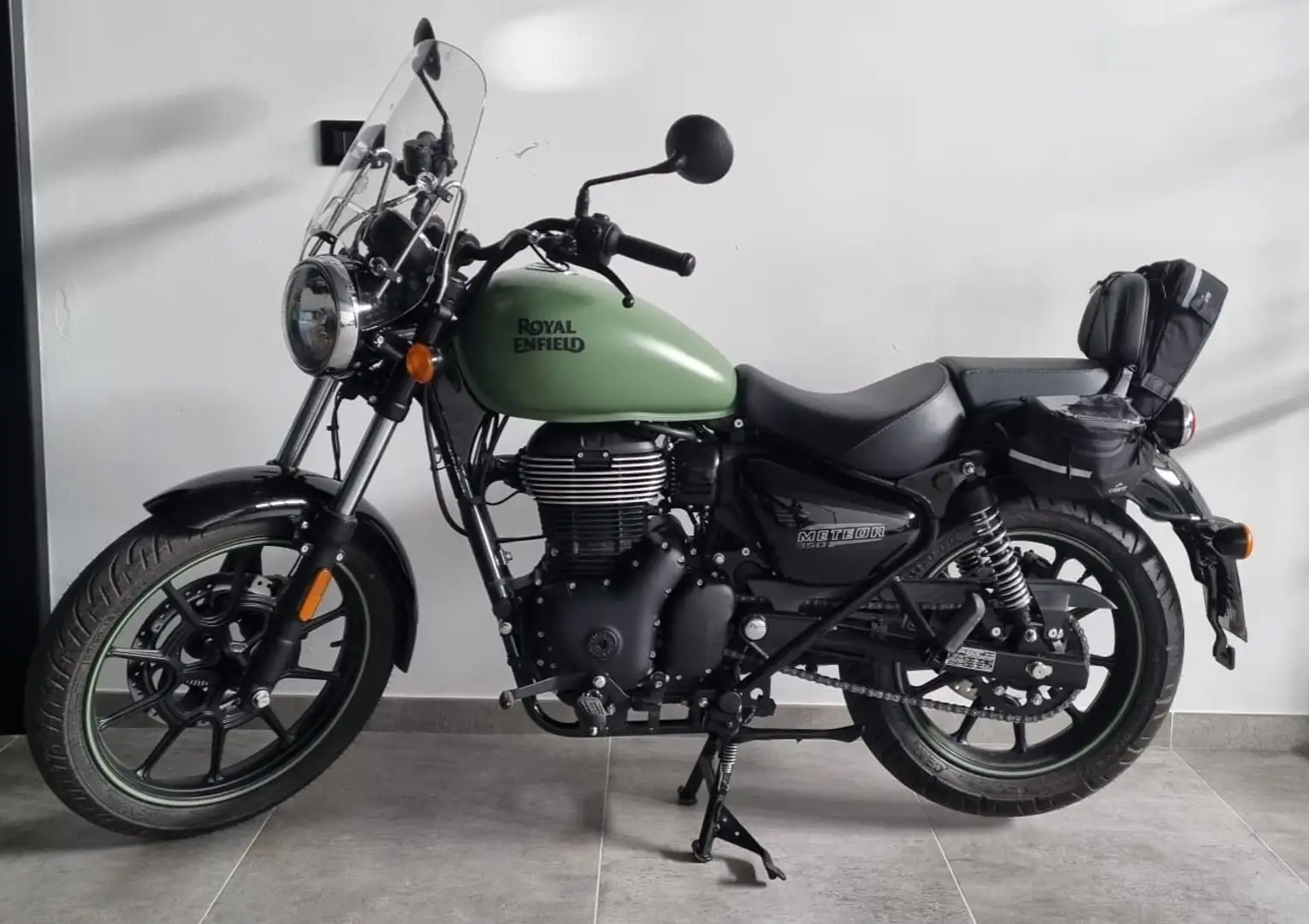 Royal Enfield Meteor 350 - 1