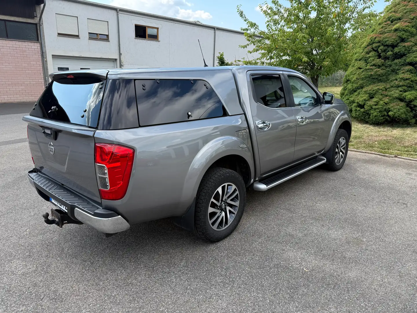 Nissan Navara Navara DC 4x4 EU6 S Grau - 2
