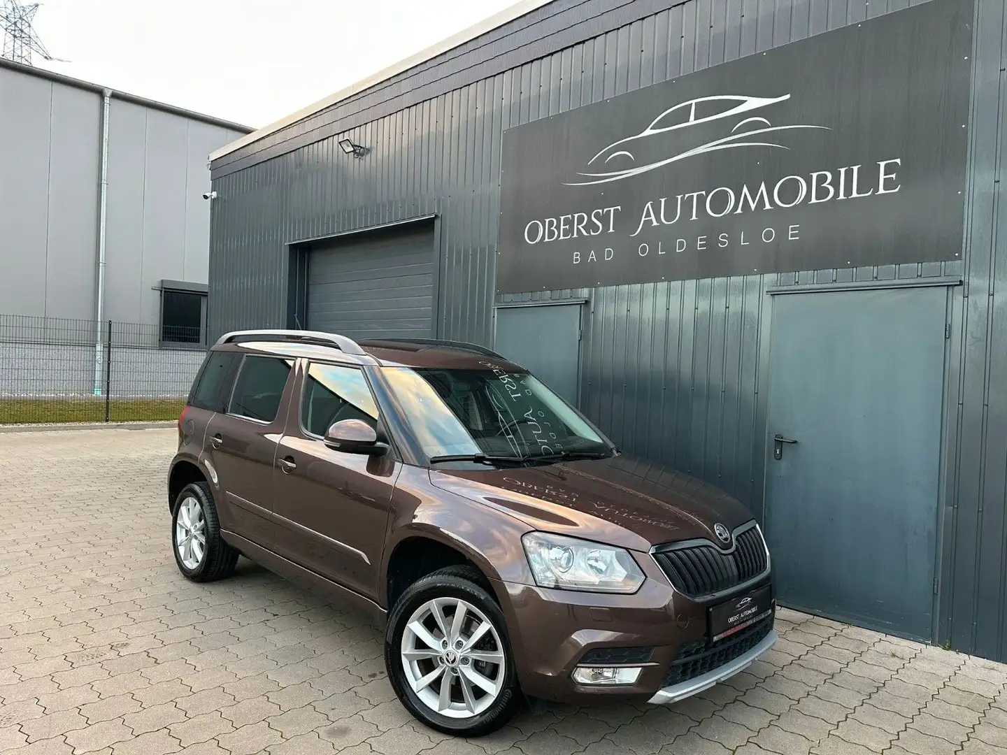 Skoda Yeti Drive 4x4*Klimaautomatik*Navi*Scheckheft* Braun - 1