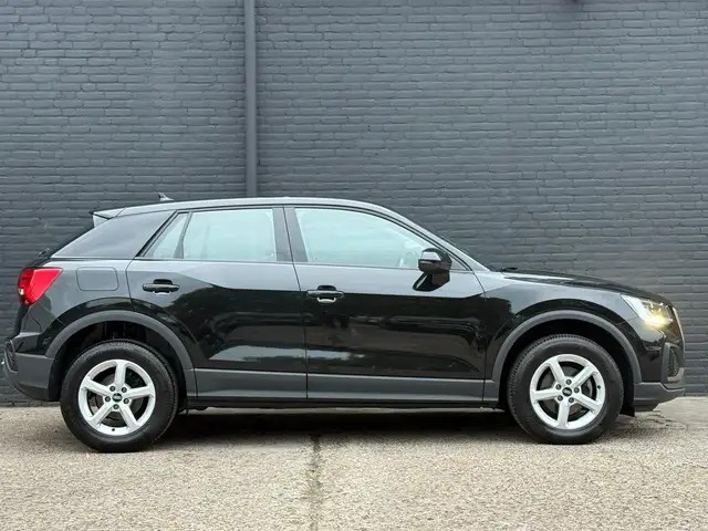 Audi Q2 view 8