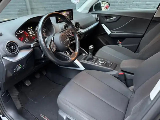 Audi Q2 view 13