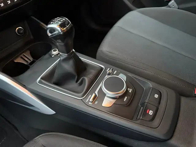 Audi Q2 view 22
