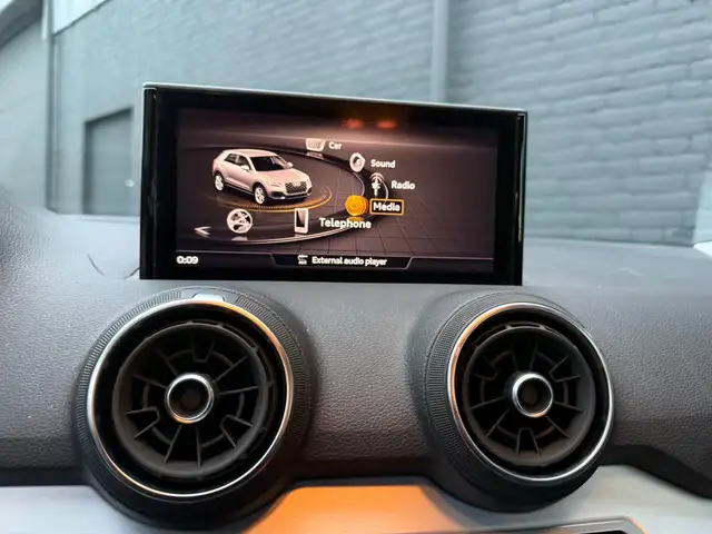 Audi Q2 view 25