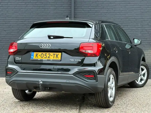 Audi Q2 view 5