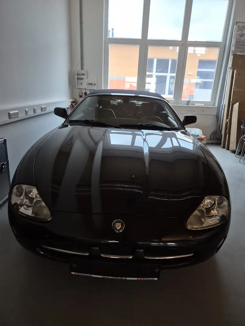 Jaguar XK8 Cabrio - 1