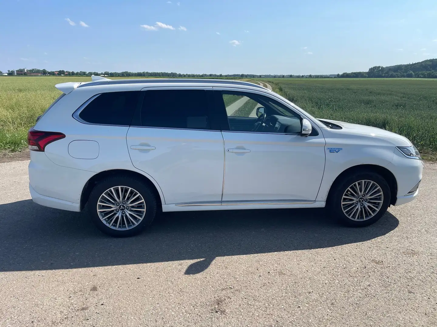 Mitsubishi Outlander Outlander 2.4 4WD Plug-In Hybrid Spirit+ Weiß - 1