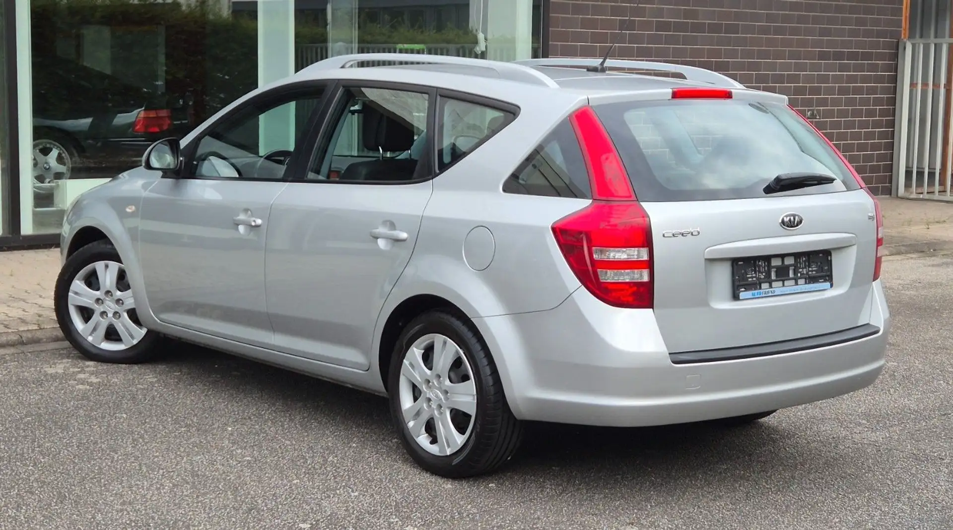 Kia Ceed SW / cee'd SW EX 1.6 Guter Zustand TÜV 10-26 Срібний - 2