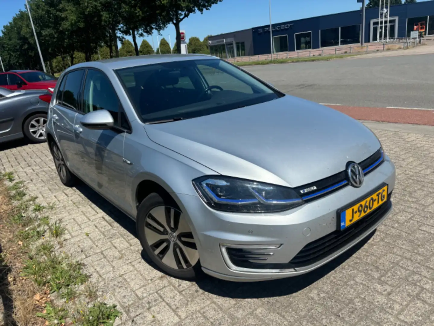 Volkswagen e-Golf E-DITION 136 pk | Airco (automatisch) | Buitenspie Grijs - 2