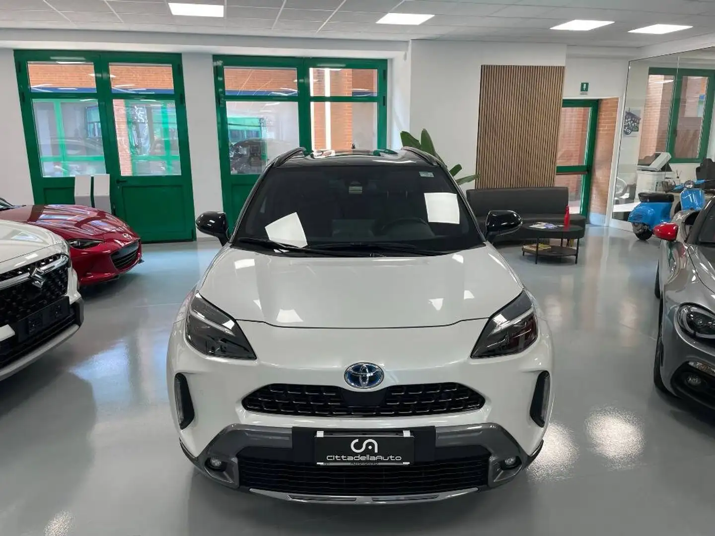 Toyota Yaris Cross 1.5h Adventure fwd 116cv e-cvt Bianco - 2
