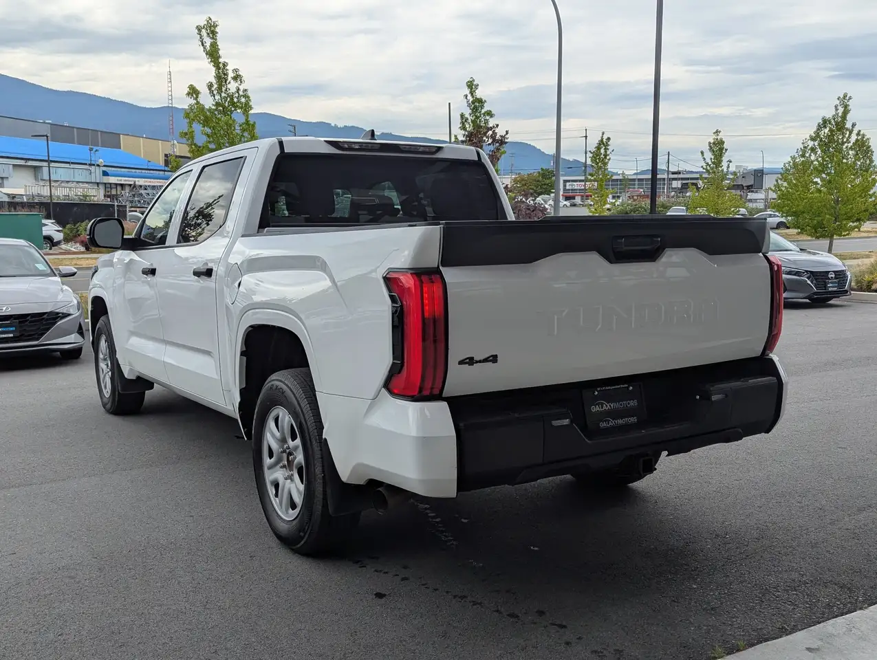 Toyota Tundra снимка Toyota Tundra