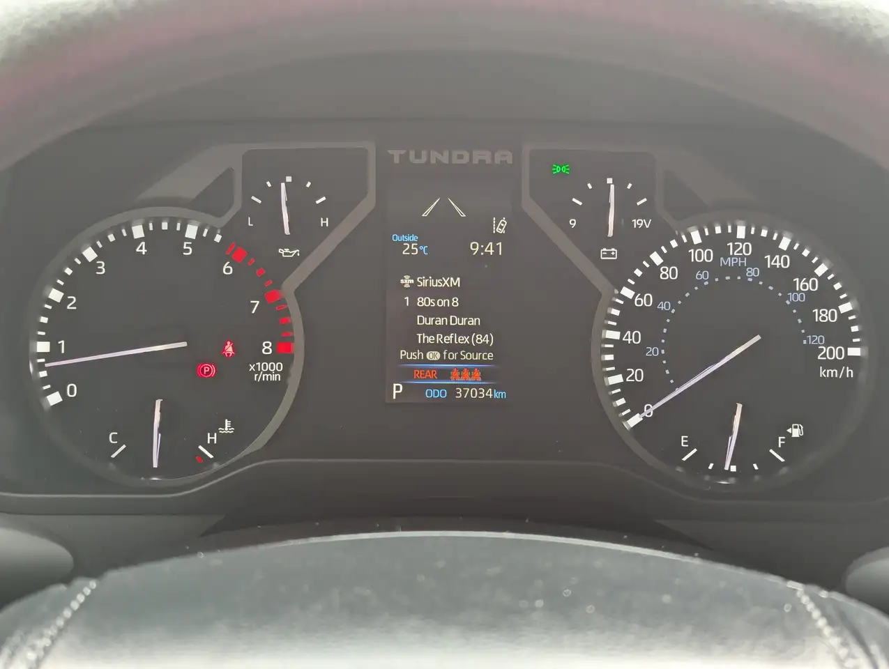 Toyota Tundra снимка Toyota Tundra
