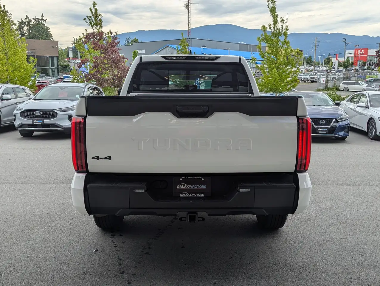 Toyota Tundra снимка Toyota Tundra