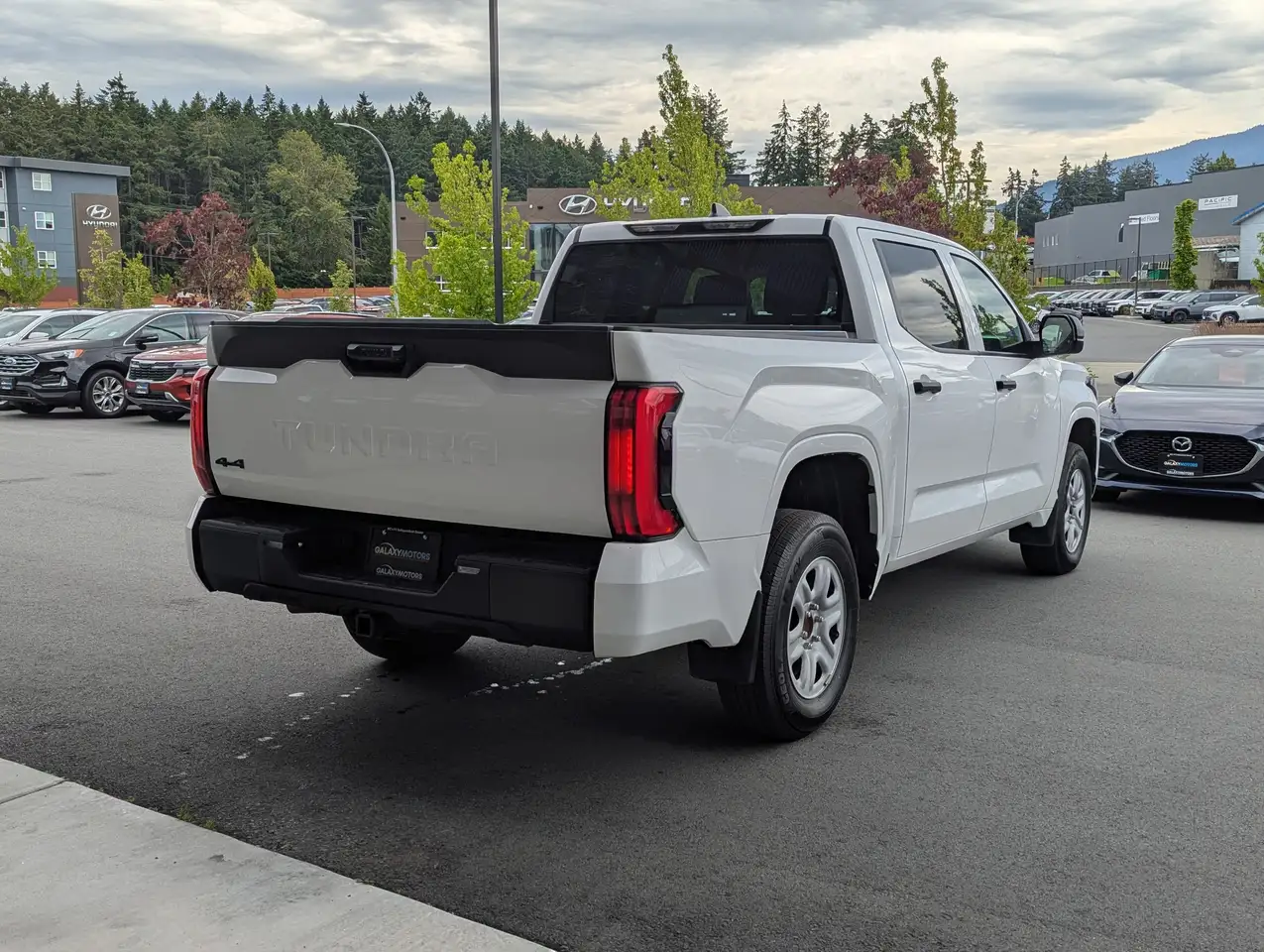 Toyota Tundra снимка Toyota Tundra