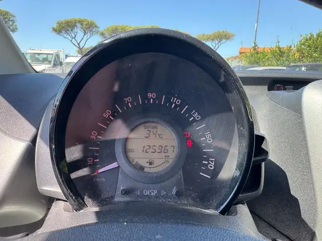 Peugeot 108 view 5