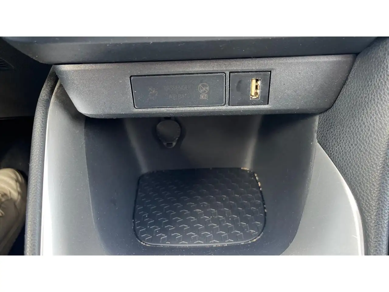 Toyota Yaris Yaris — photo 27