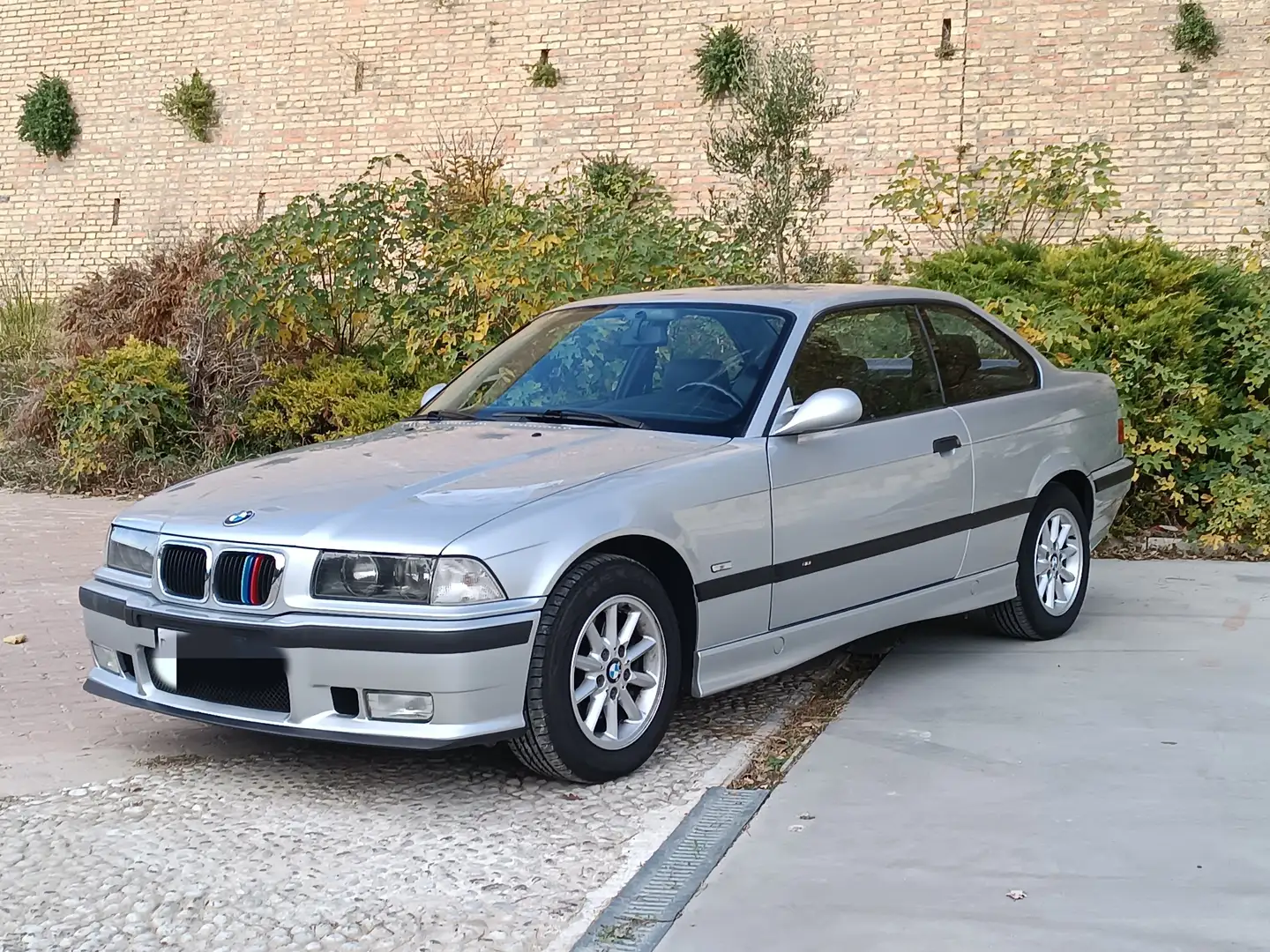 BMW 318 Serie 3 E36 Coupe 318is Coupe + Kit estetico M3 Plateado - 2