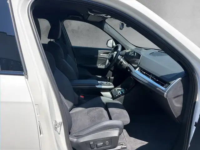 BMW iX1 view 11