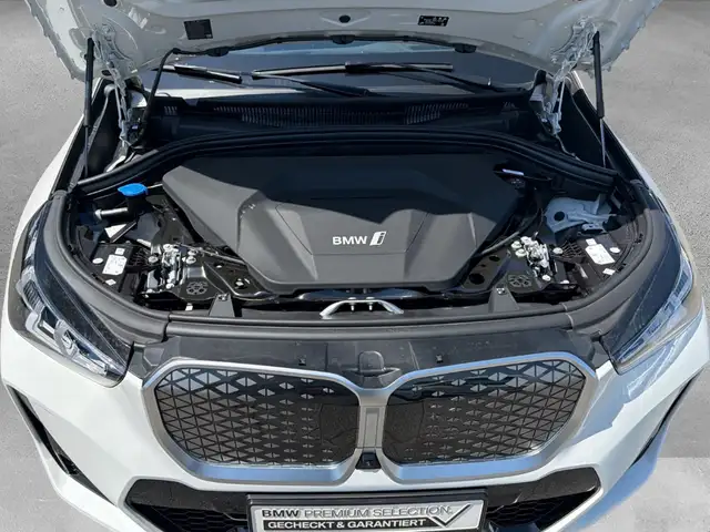 BMW iX1 view 14