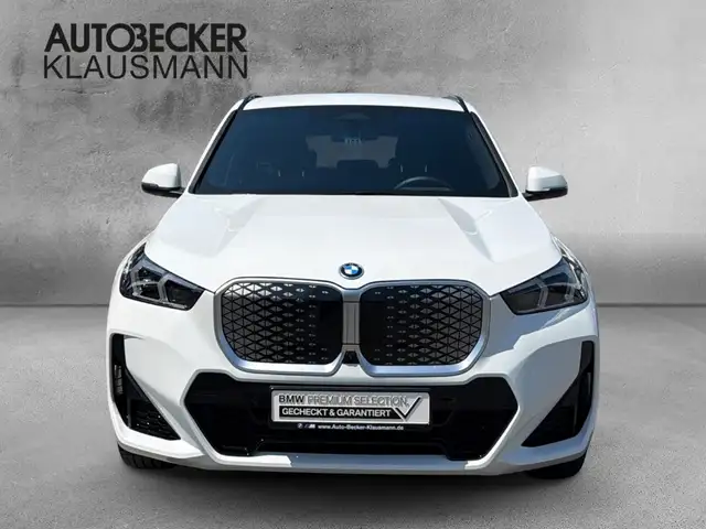 BMW iX1 view 5